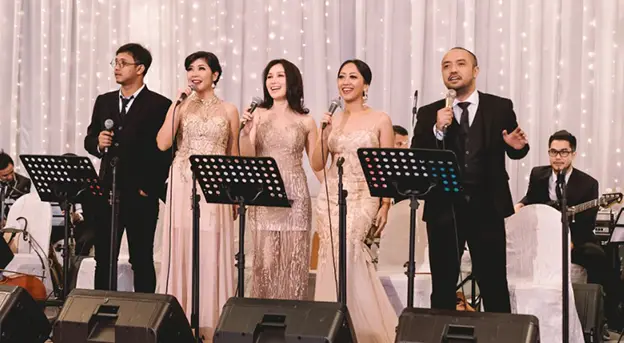 Tips Menyanyi Lagu di Pernikahan Agar Romantis